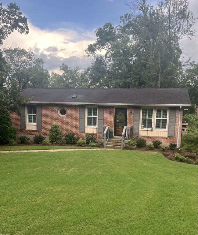 107 La Via Dr, Hendersonville, TN 37075