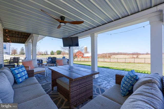 8418 DIAMOND RUN CT, Seven Valleys, PA 17360