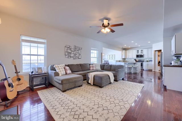 8418 DIAMOND RUN CT, Seven Valleys, PA 17360