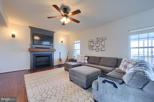 8418 DIAMOND RUN CT, Seven Valleys, PA 17360