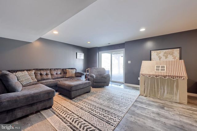 8418 DIAMOND RUN CT, Seven Valleys, PA 17360