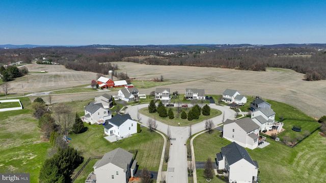 8418 DIAMOND RUN CT, Seven Valleys, PA 17360