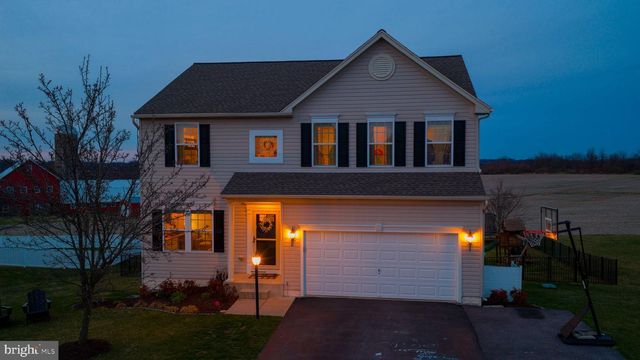 8418 DIAMOND RUN CT, Seven Valleys, PA 17360
