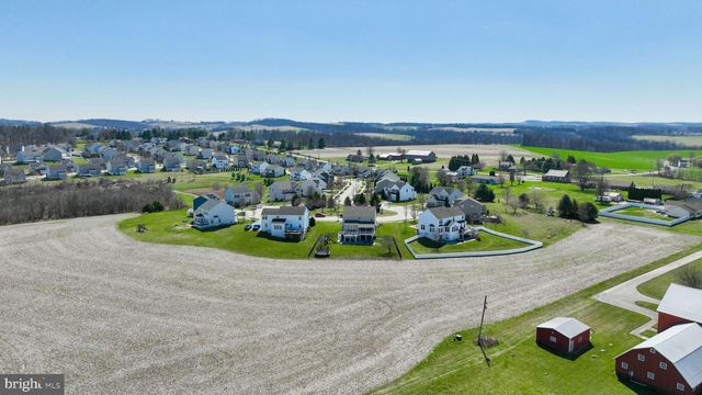 8418 DIAMOND RUN CT, Seven Valleys, PA 17360