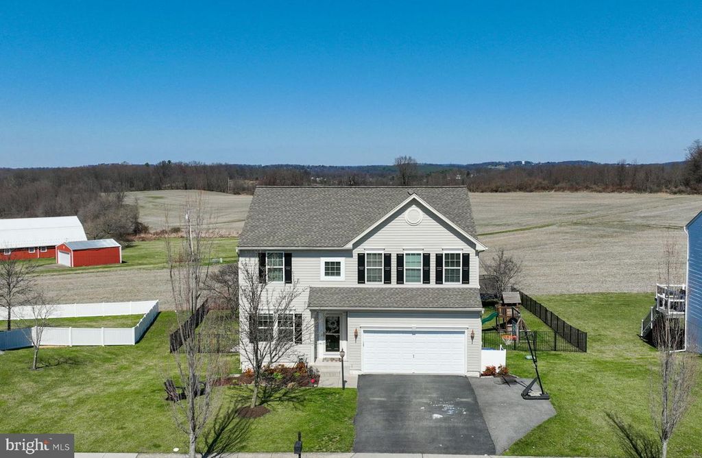 8418 DIAMOND RUN CT, Seven Valleys, PA 17360
