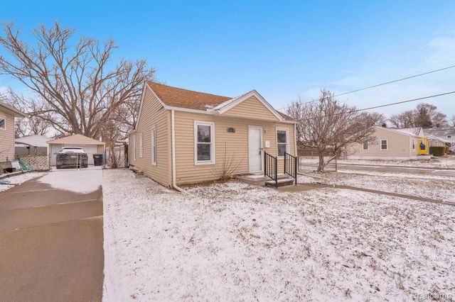 304 W Kalama Avenue, Madison Heights, MI 48071