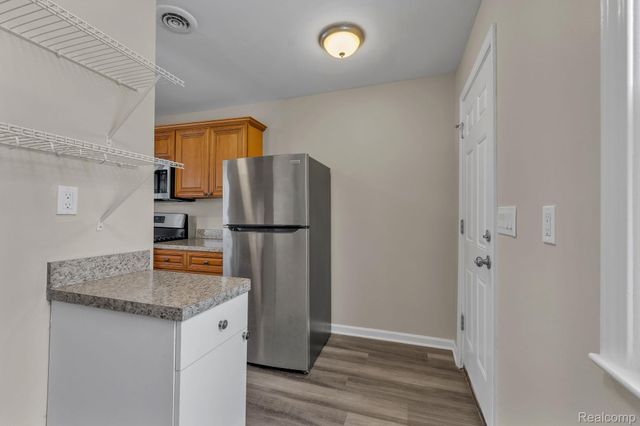 304 W Kalama Avenue, Madison Heights, MI 48071