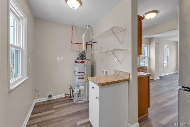 304 W Kalama Avenue, Madison Heights, MI 48071