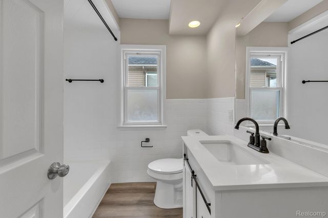 304 W Kalama Avenue, Madison Heights, MI 48071