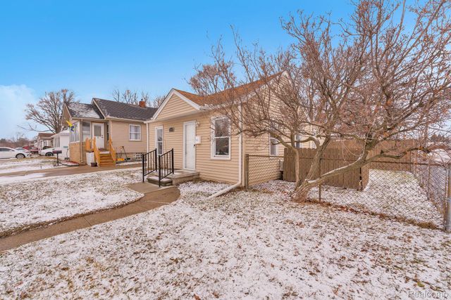304 W Kalama Avenue, Madison Heights, MI 48071