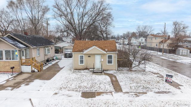 304 W Kalama Avenue, Madison Heights, MI 48071