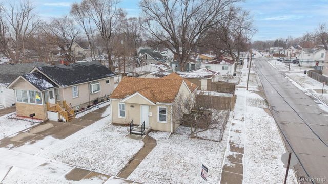 304 W Kalama Avenue, Madison Heights, MI 48071