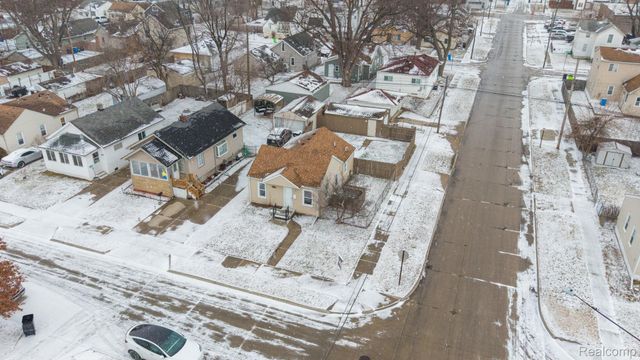 304 W Kalama Avenue, Madison Heights, MI 48071