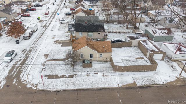 304 W Kalama Avenue, Madison Heights, MI 48071