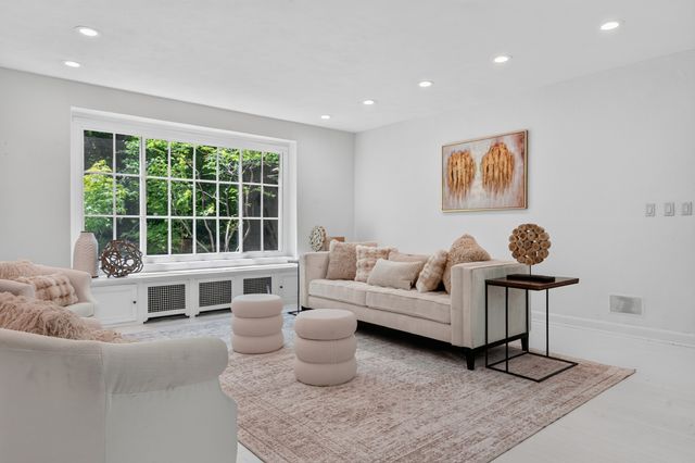 327 Marshman Street, Highland Park, IL 60035
