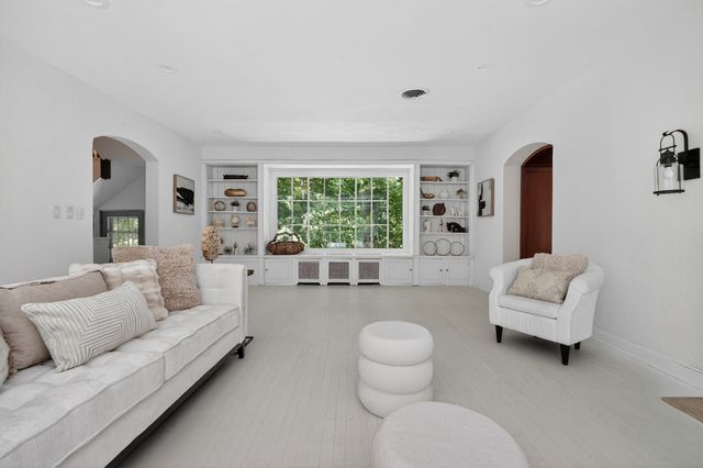 327 Marshman Street, Highland Park, IL 60035
