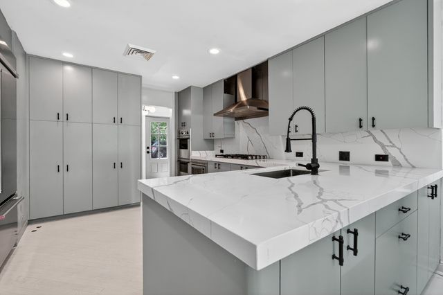 327 Marshman Street, Highland Park, IL 60035