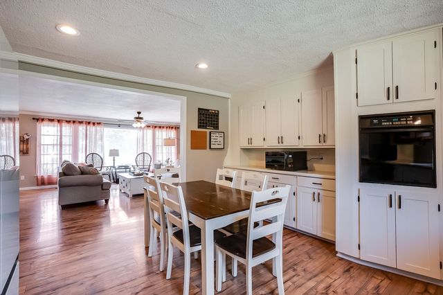 206 W Fernell St, Derby, KS 67037