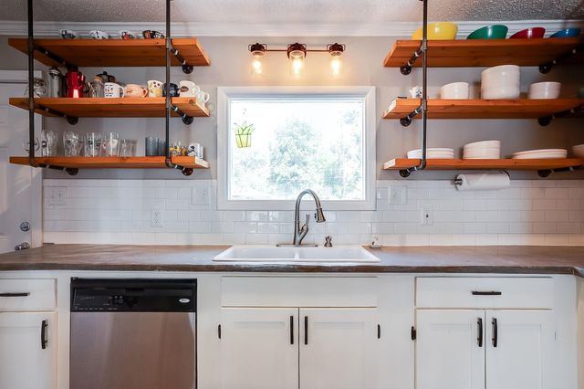 206 W Fernell St, Derby, KS 67037