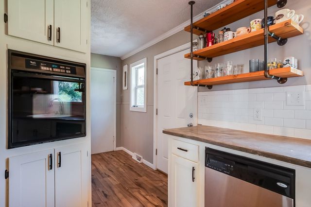 206 W Fernell St, Derby, KS 67037