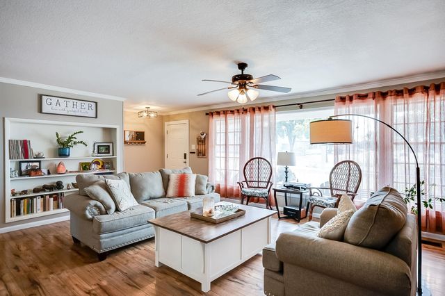 206 W Fernell St, Derby, KS 67037