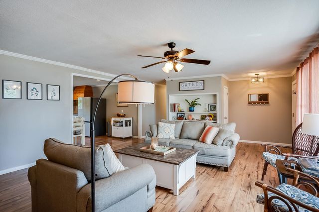 206 W Fernell St, Derby, KS 67037