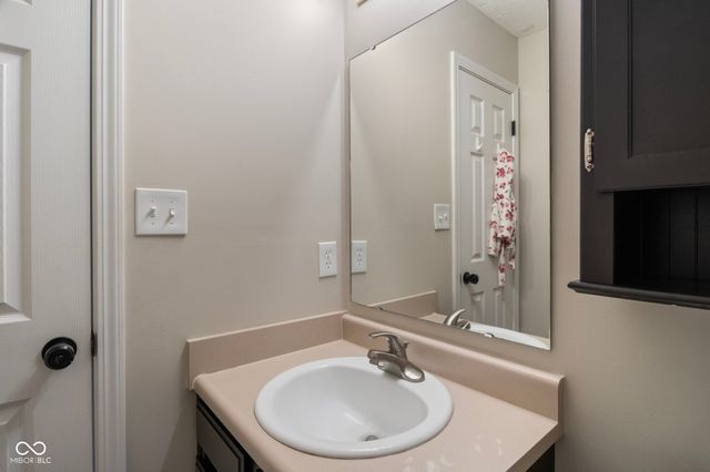 662 Cembra Drive, Greenwood, IN 46143