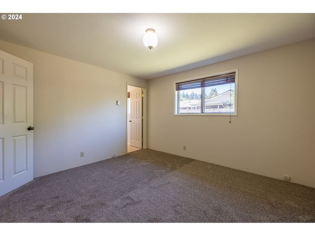 2690 POLK St, Eugene, OR 97405