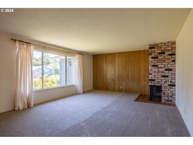 2690 POLK St, Eugene, OR 97405