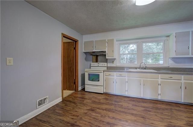 7 West Drive, Cartersville, GA 30120