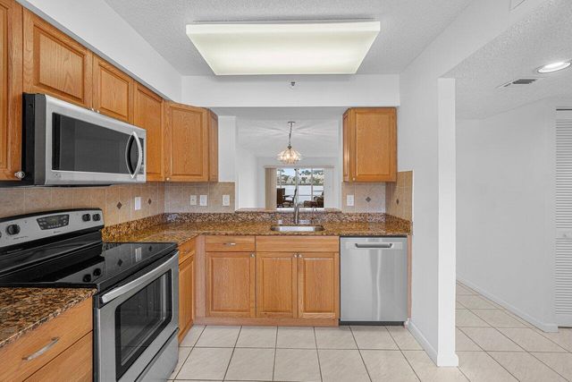 6112 Huntwick Terrace 102, Delray Beach, FL 33484