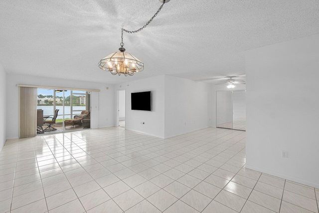 6112 Huntwick Terrace 102, Delray Beach, FL 33484
