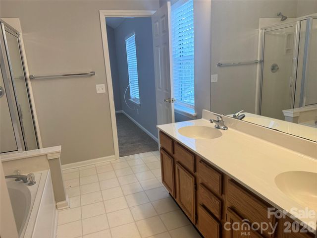 8817 Elkins Park Drive, Matthews, NC 28105