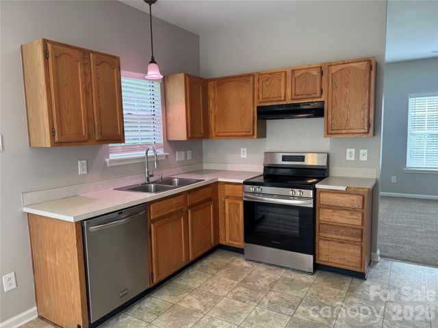 8817 Elkins Park Drive, Matthews, NC 28105