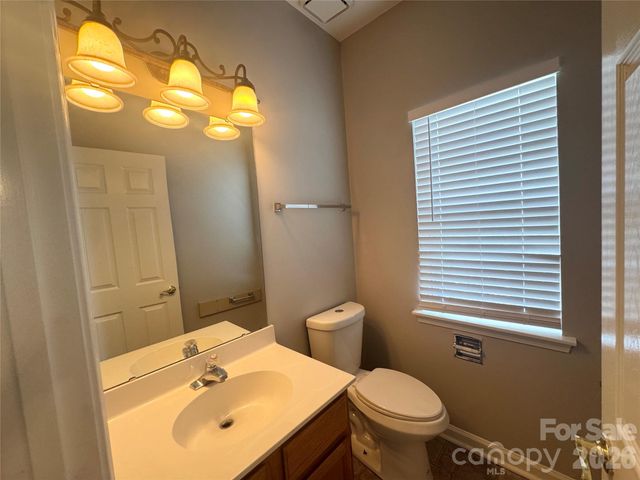 8817 Elkins Park Drive, Matthews, NC 28105