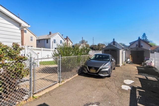 518 Miner Ter, Linden City, NJ 07036