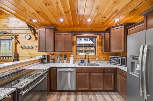 551 Blackberry Ridge Way, Pigeon Forge, TN 37863