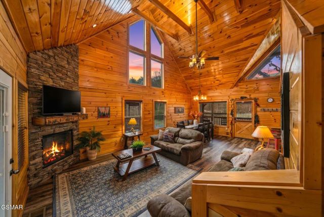 551 Blackberry Ridge Way, Pigeon Forge, TN 37863