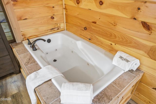 551 Blackberry Ridge Way, Pigeon Forge, TN 37863