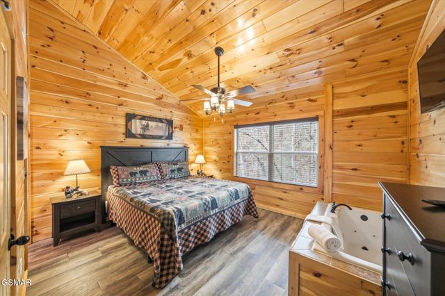 551 Blackberry Ridge Way, Pigeon Forge, TN 37863