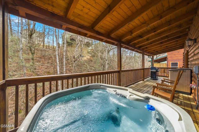 551 Blackberry Ridge Way, Pigeon Forge, TN 37863