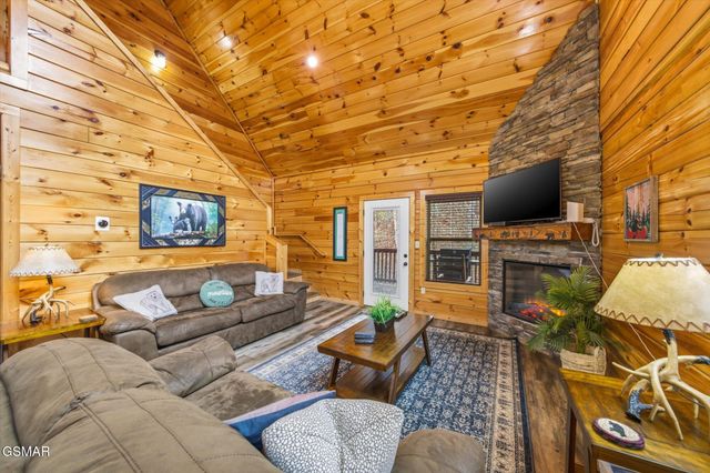 551 Blackberry Ridge Way, Pigeon Forge, TN 37863