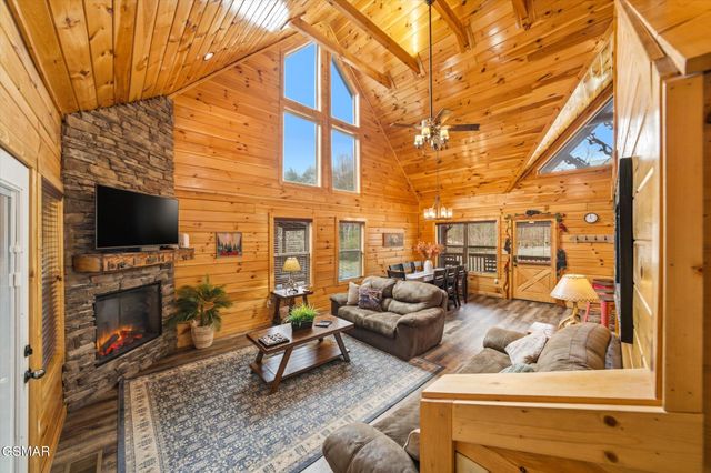 551 Blackberry Ridge Way, Pigeon Forge, TN 37863