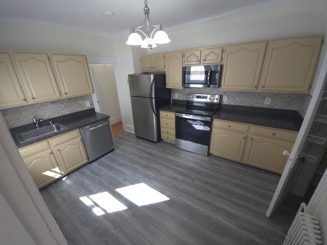 70 Leonard St 70, Dedham, MA 02026
