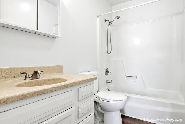 829 Washington Street 1, Woodstock, IL 60098