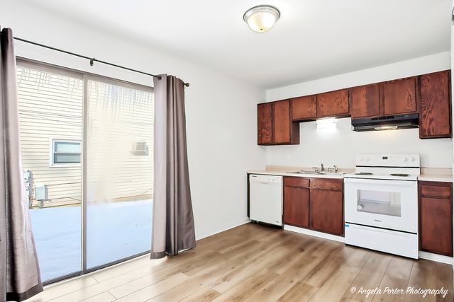 829 Washington Street 1, Woodstock, IL 60098