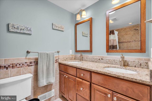 118 FENWICK RD, Cherry Hill, NJ 08034