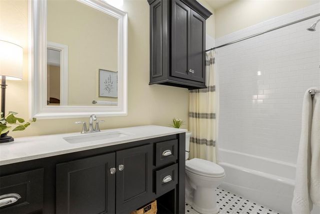 3240 Farmers Market Way, Edmond, OK 73034