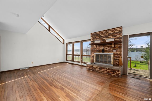 11816 N 84 Highway, Port Byron, IL 61275