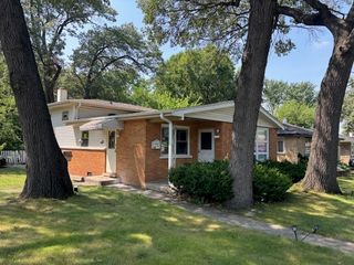 17218 Forestway Drive, East Hazel Crest, IL 60429